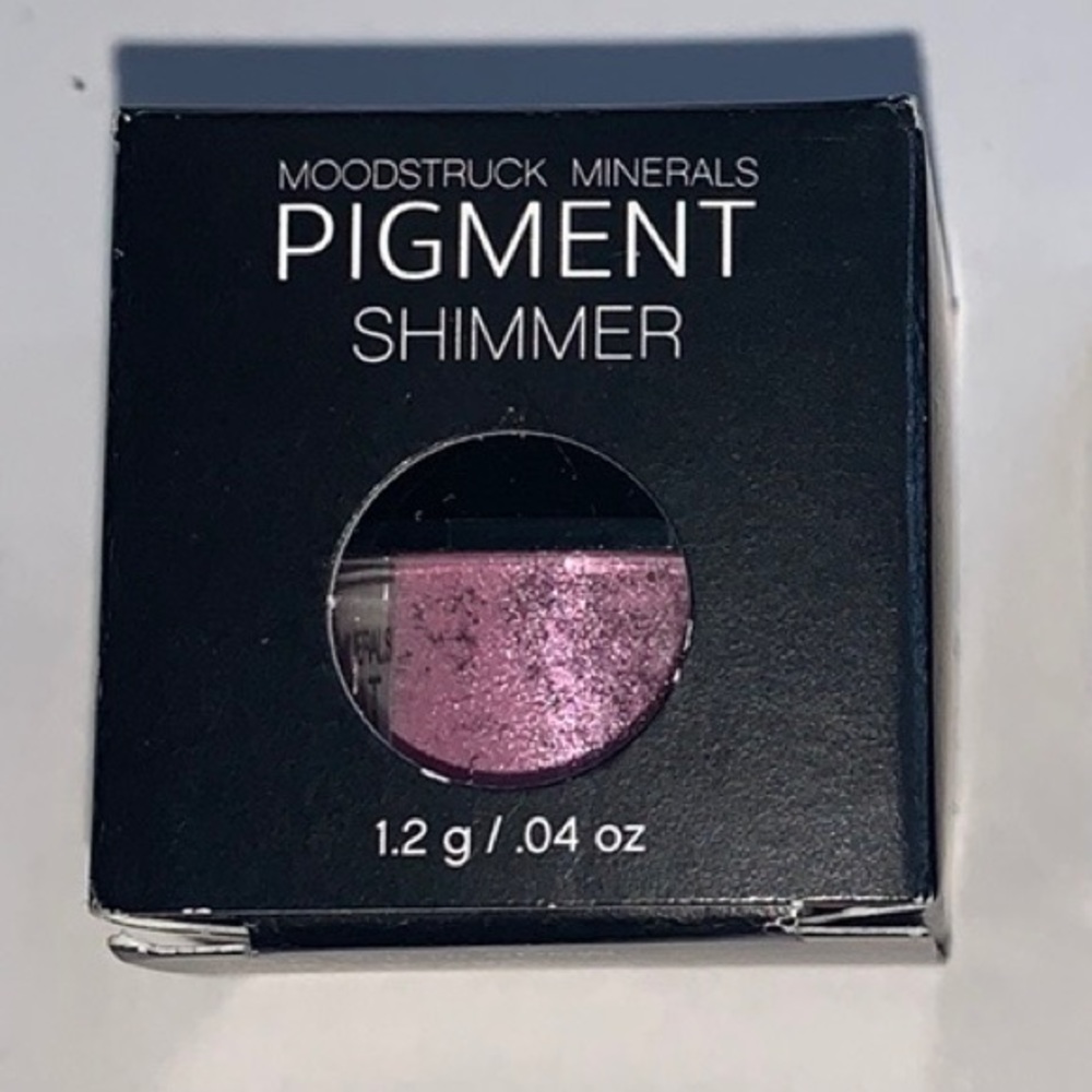 Younique shimmer eye shadow